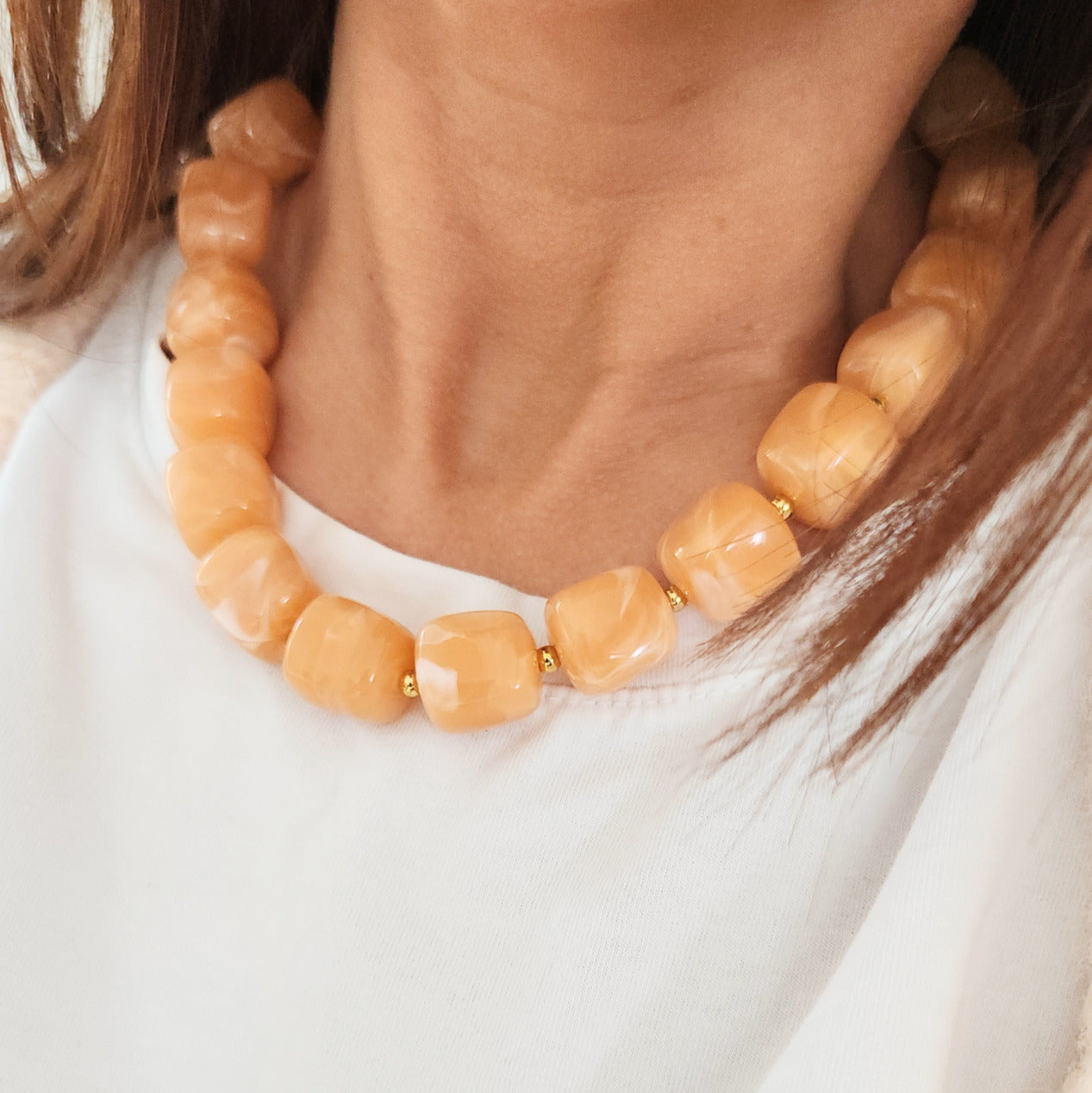 bijou femme collier perles saumon tendance