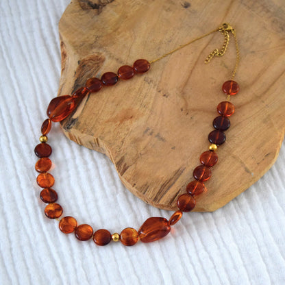 Perles ambre translucides et perles dorées, assemblées à la main sur chaîne acier inoxydable