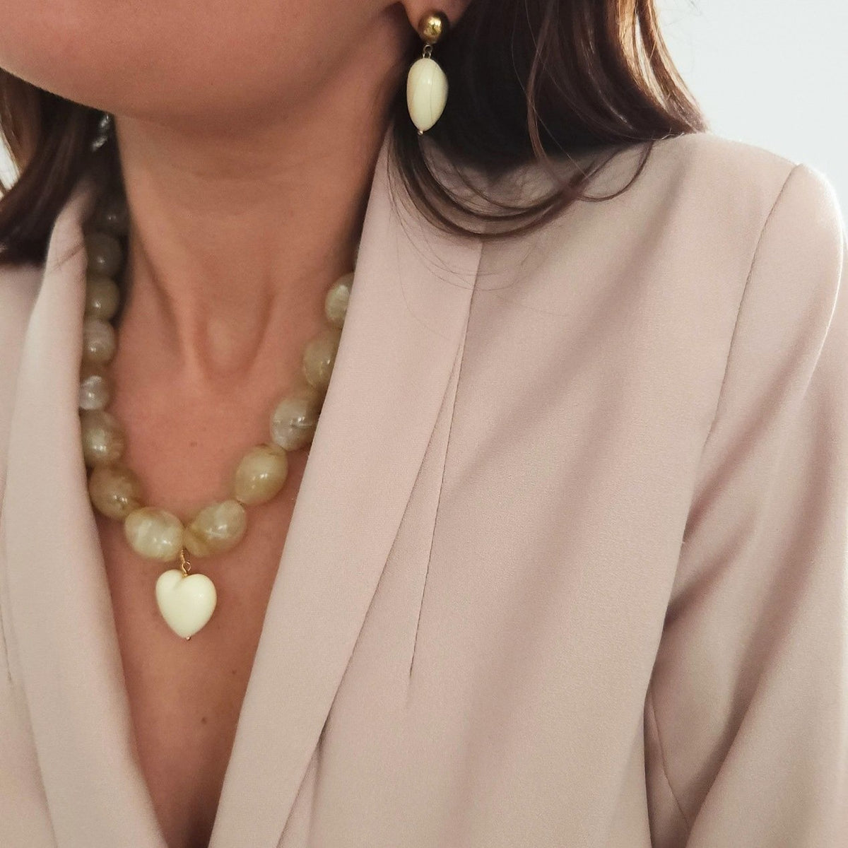 Collier femme MELIA beige et écru avec pendentif cœur