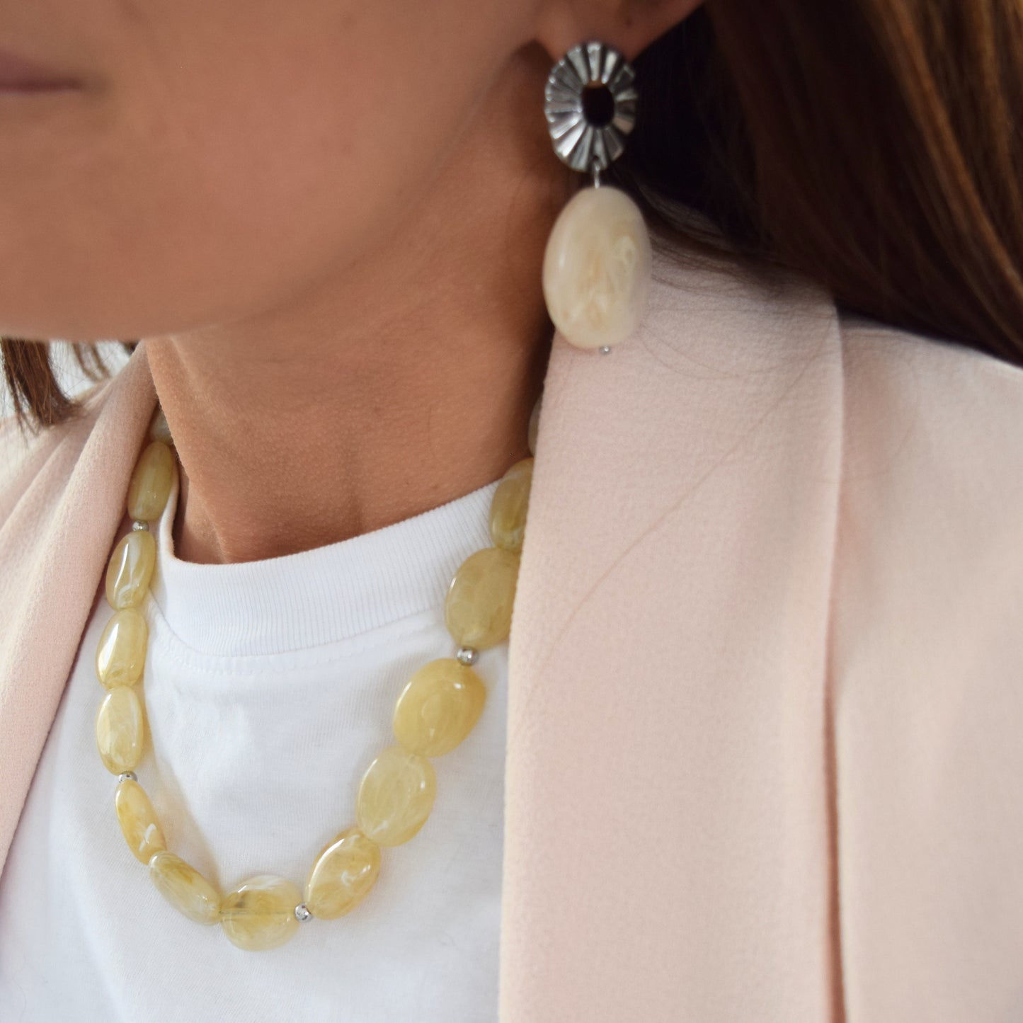 collier nacré chic et moderne