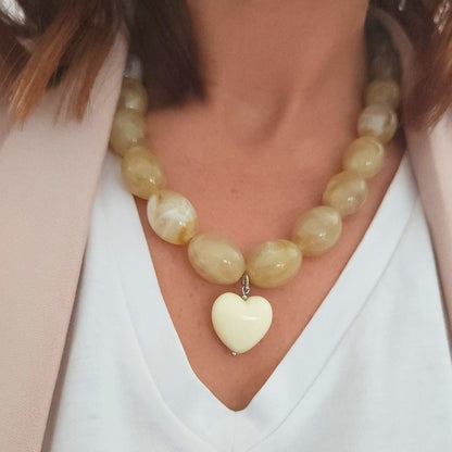Collier femme tendance tons naturels beige et écru
