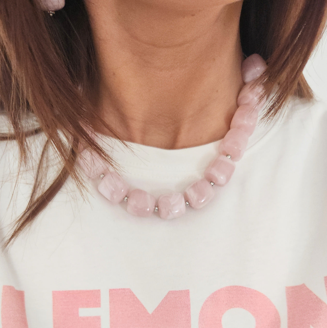 collier tendance femme perles roses lumineuses