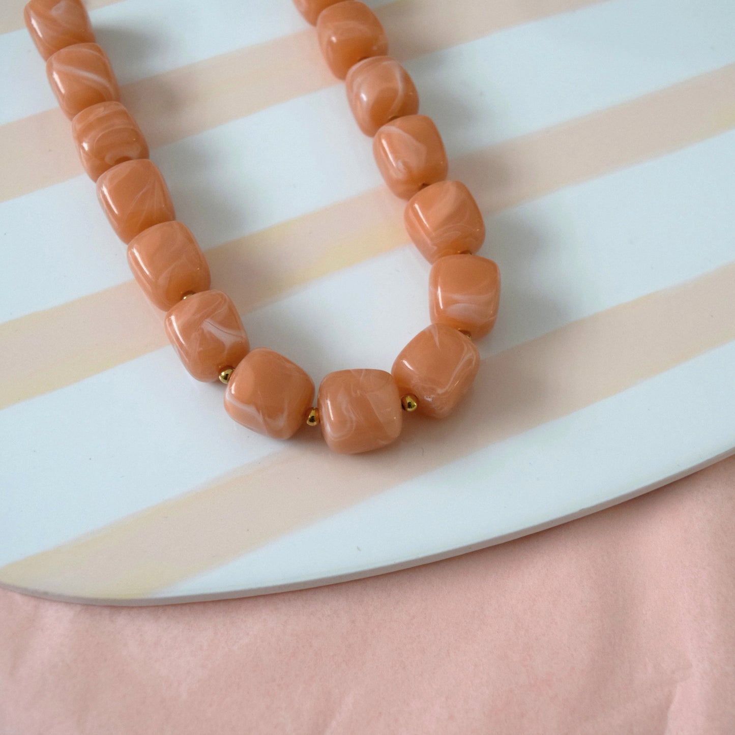 collier tendance femme nuances corail 