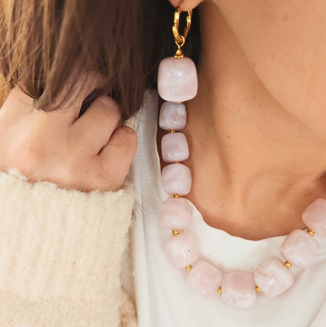 collier tendance femme perles roses lumineuses