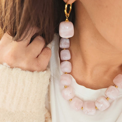 collier tendance femme perles roses lumineuses