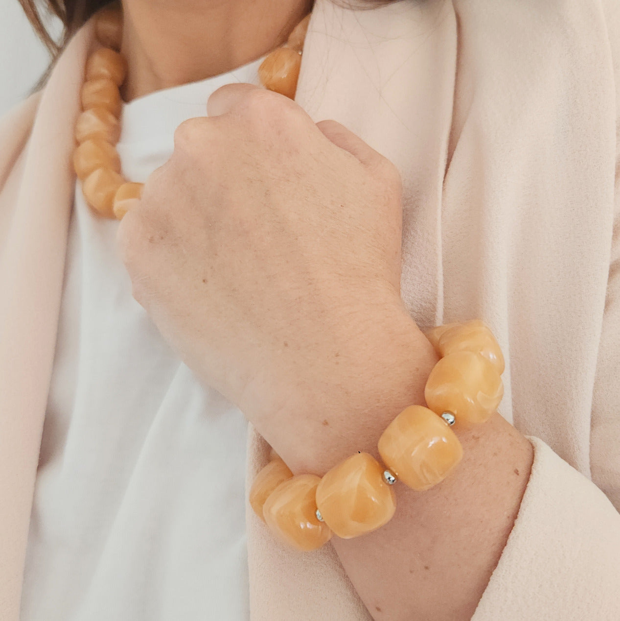 bracelet femme élégant tons oranges