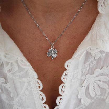 collier trèfle acier inoxydable argenté bijou artisanal femme