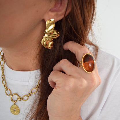 Boucles dorées grandes et élégantes