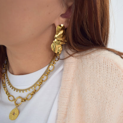 Boucles design sculptural doré