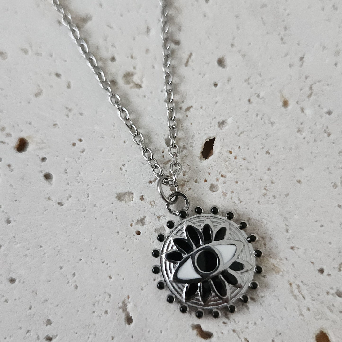 Collier oeil